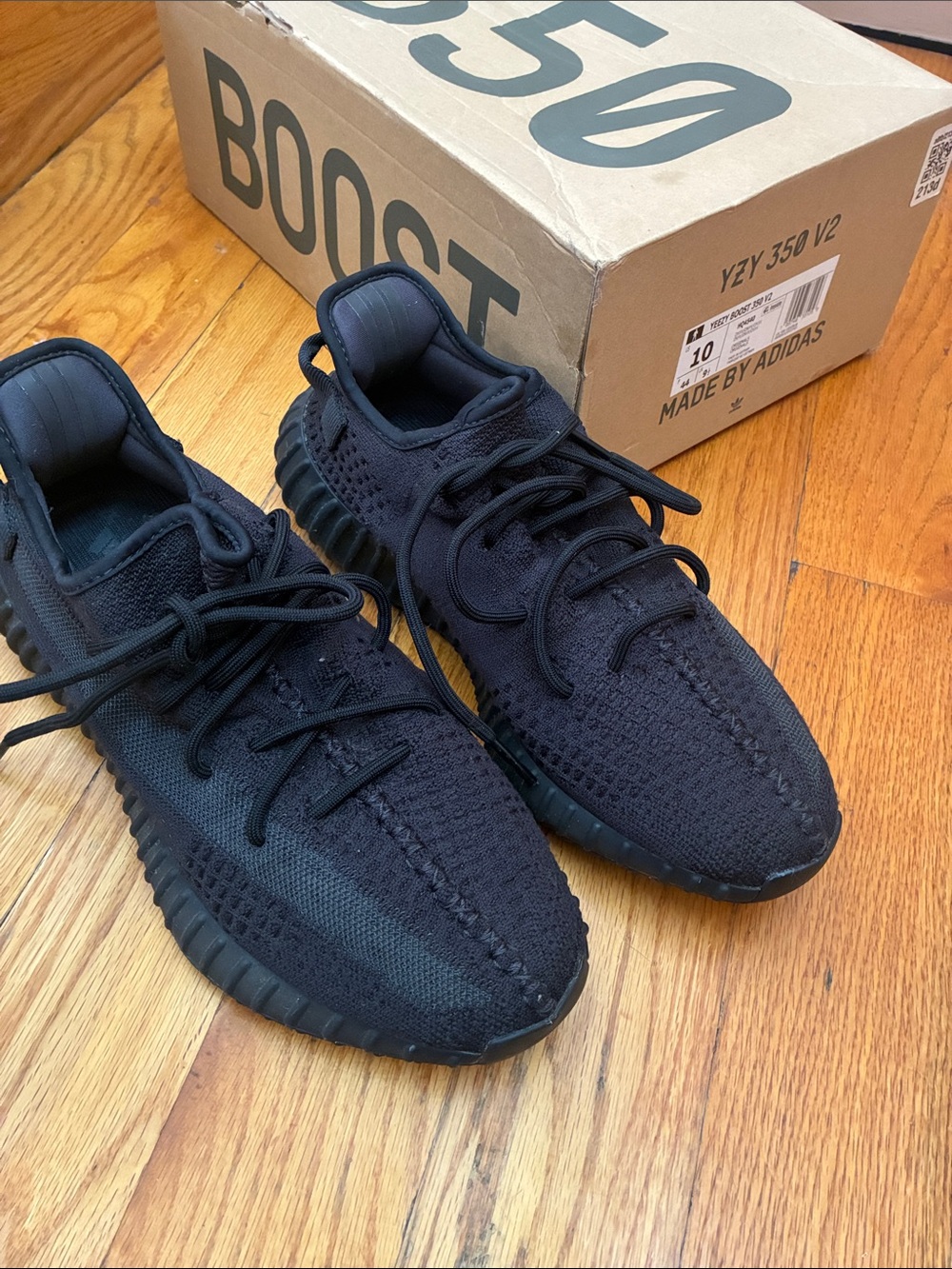 Yeezy Boost 350 V2 Black Men’s Low-Top Sneakers. BARELY WORN CHECK PICS